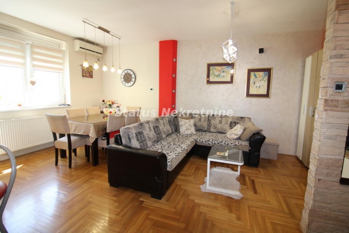 Stan Prodaja Novi Sad  83 m2