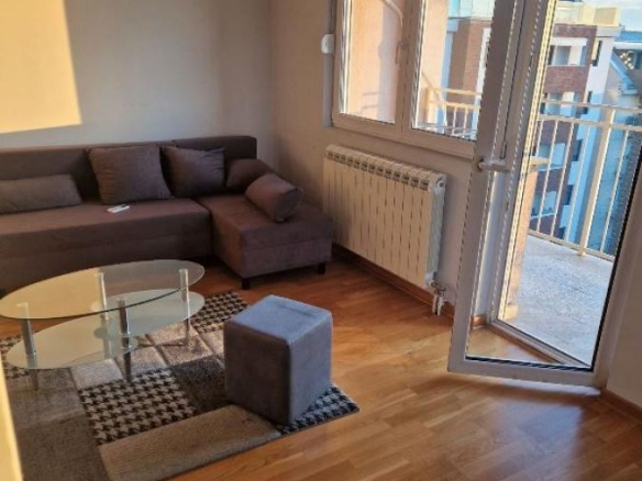 Stan Izdavanje Beograd Lekino Brdo 90 m2