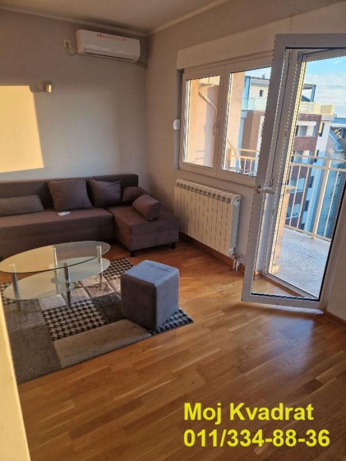 Stan Izdavanje Beograd Lekino Brdo 90 m2