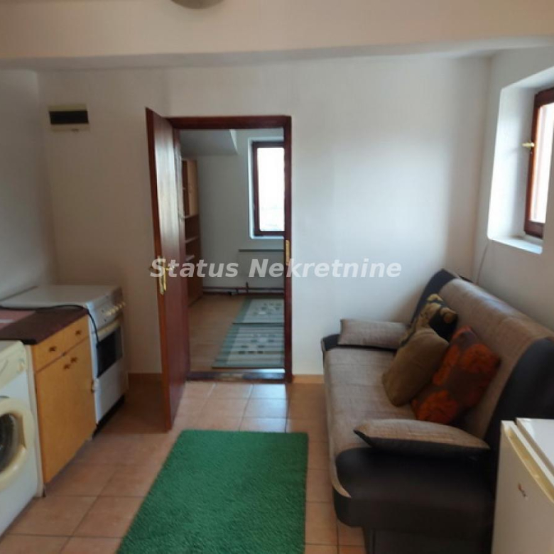 Stan Izdavanje Novi Sad  28 m2