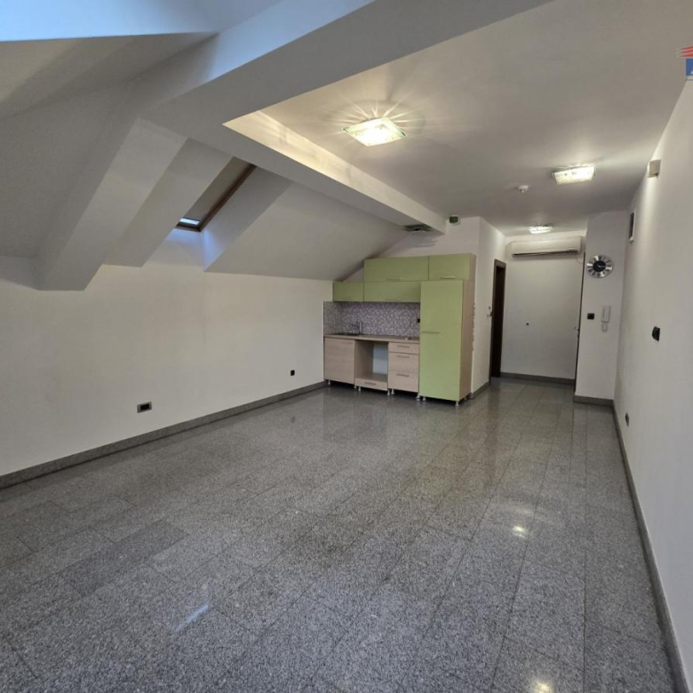 Lokal Izdavanje Novi Sad  32 m2