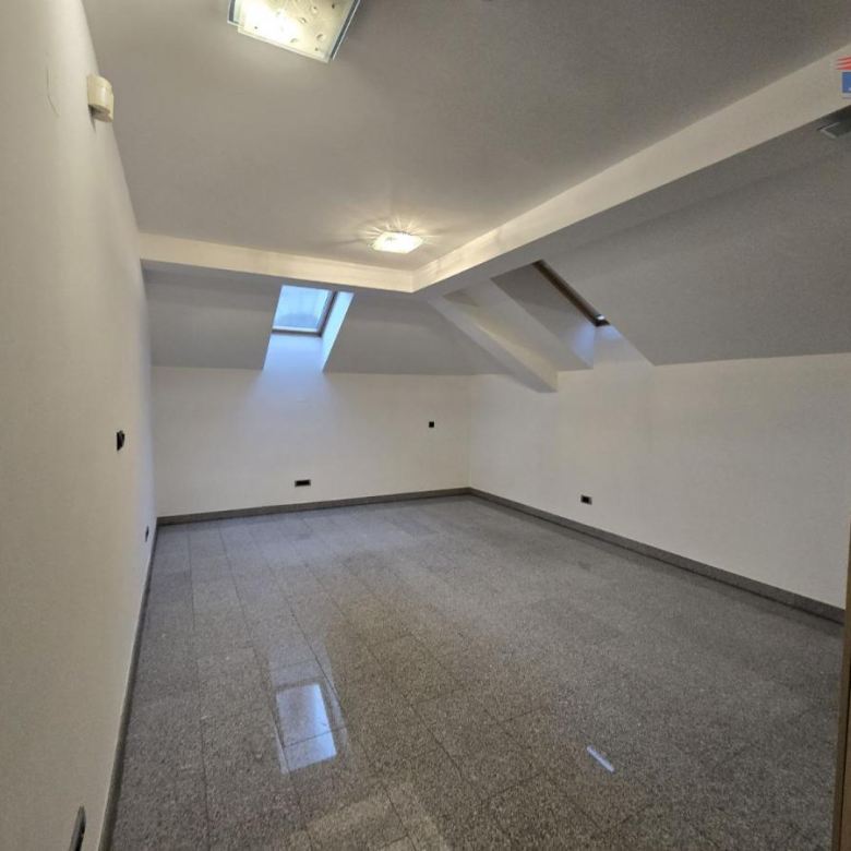Lokal Izdavanje Novi Sad  32 m2