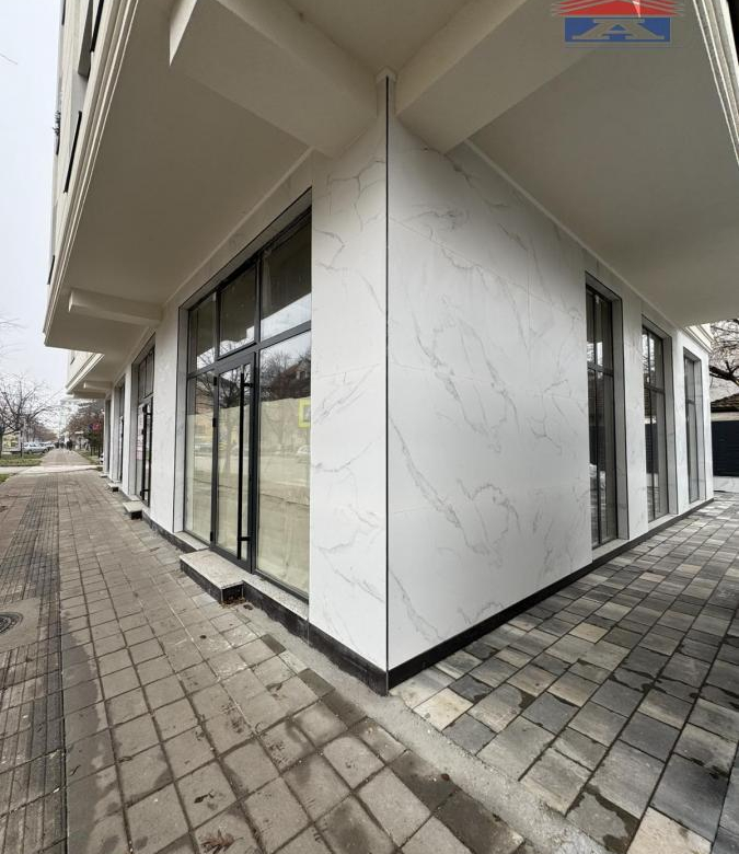 Lokal Izdavanje Novi Sad  220 m2