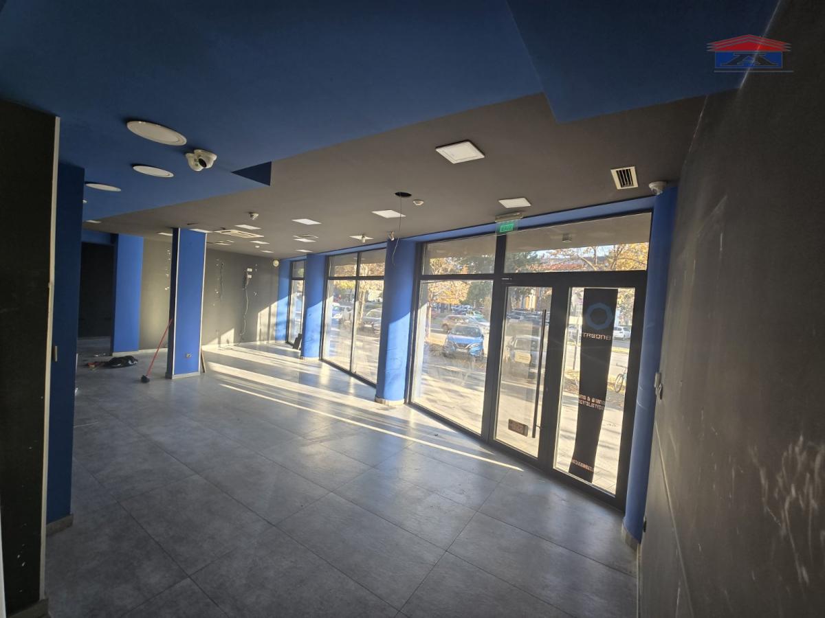 Lokal Prodaja Novi Sad  306 m2