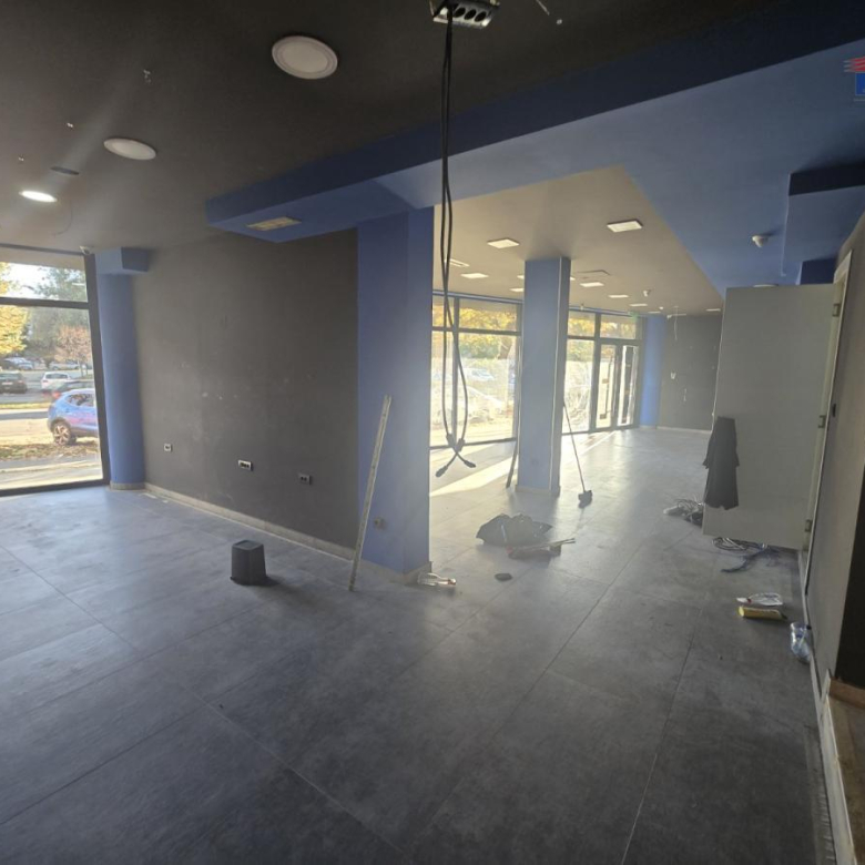 Lokal Prodaja Novi Sad  306 m2