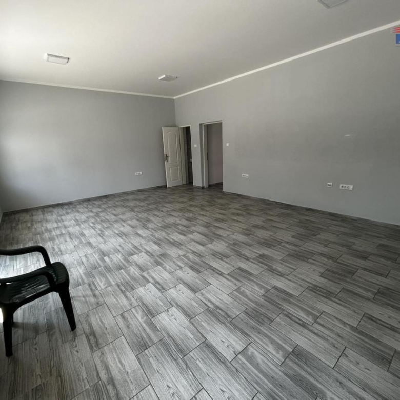Lokal Izdavanje Inđija Čortanovci 56 m2