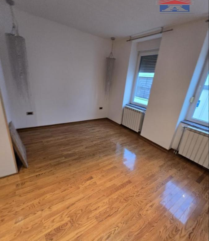 Lokal Izdavanje Novi Sad  119 m2