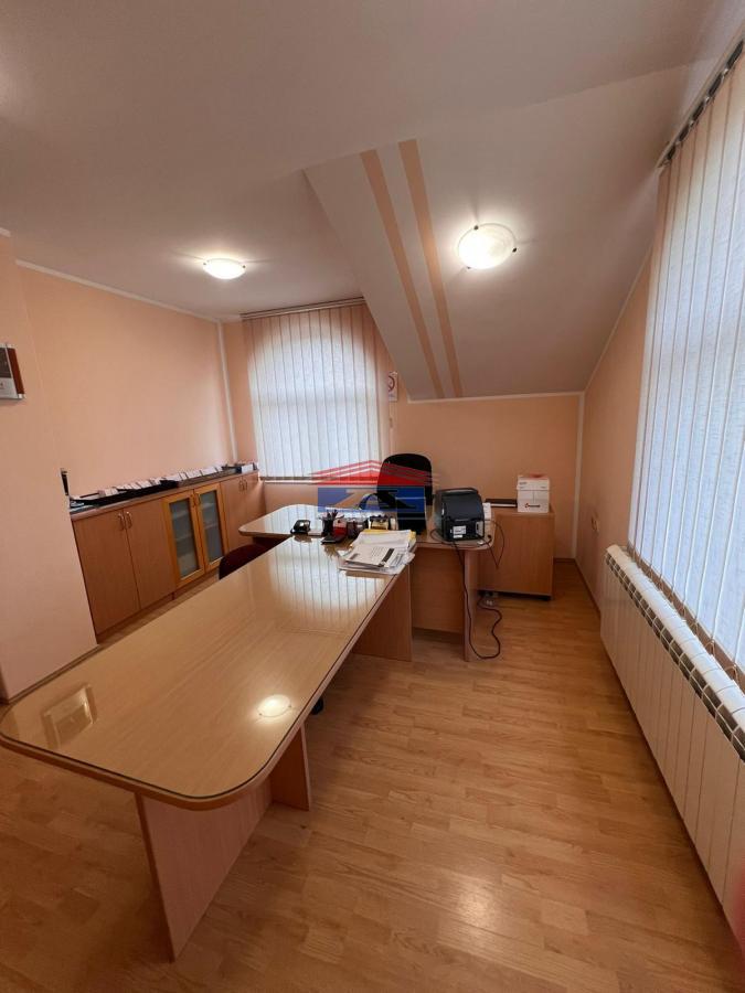 Lokal Izdavanje Novi Sad  180 m2