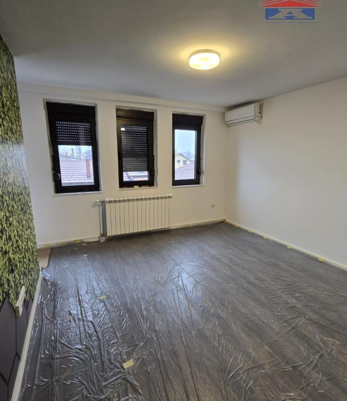 Lokal Izdavanje Novi Sad  230 m2