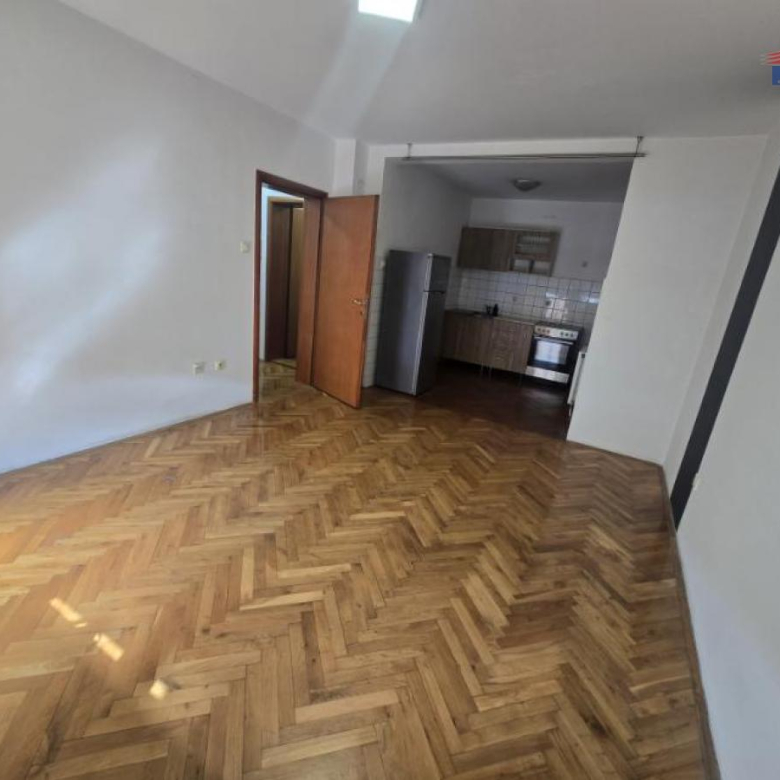 Stan Izdavanje Novi Sad  46 m2