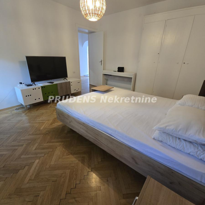 Stan Izdavanje Beograd Kraljice Natalije 72 m2