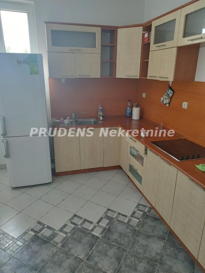 Stan Izdavanje Beograd  100 m2