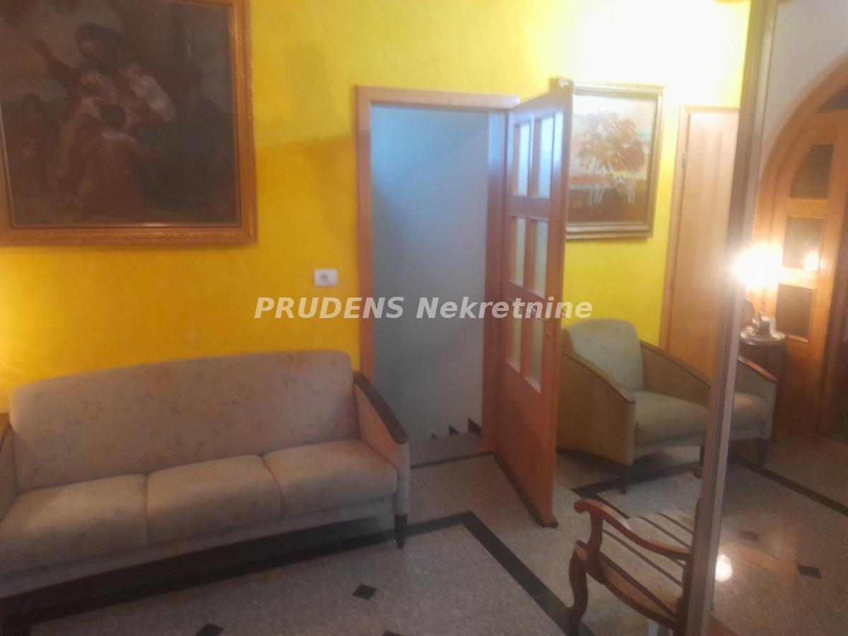 Kuća Prodaja Beograd  190 m2