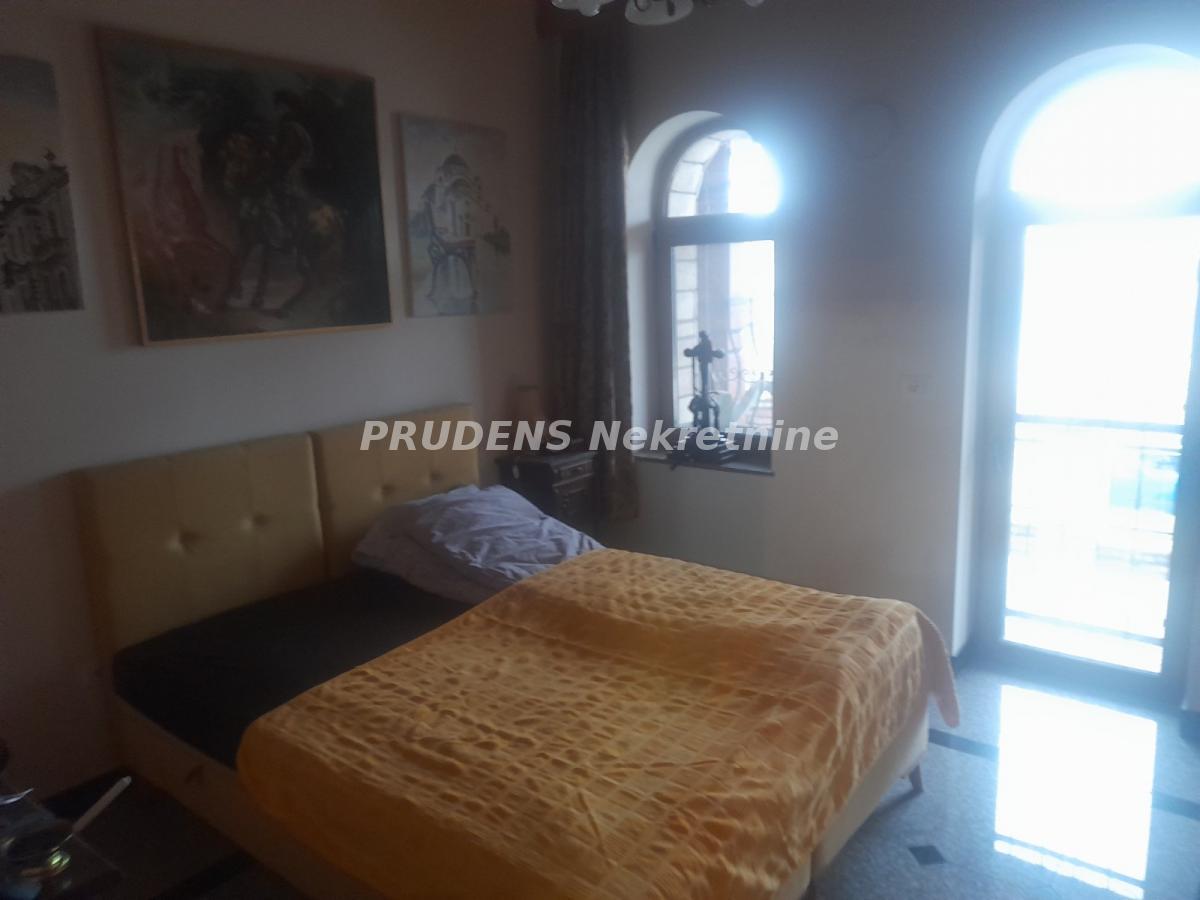 Kuća Prodaja Beograd  190 m2