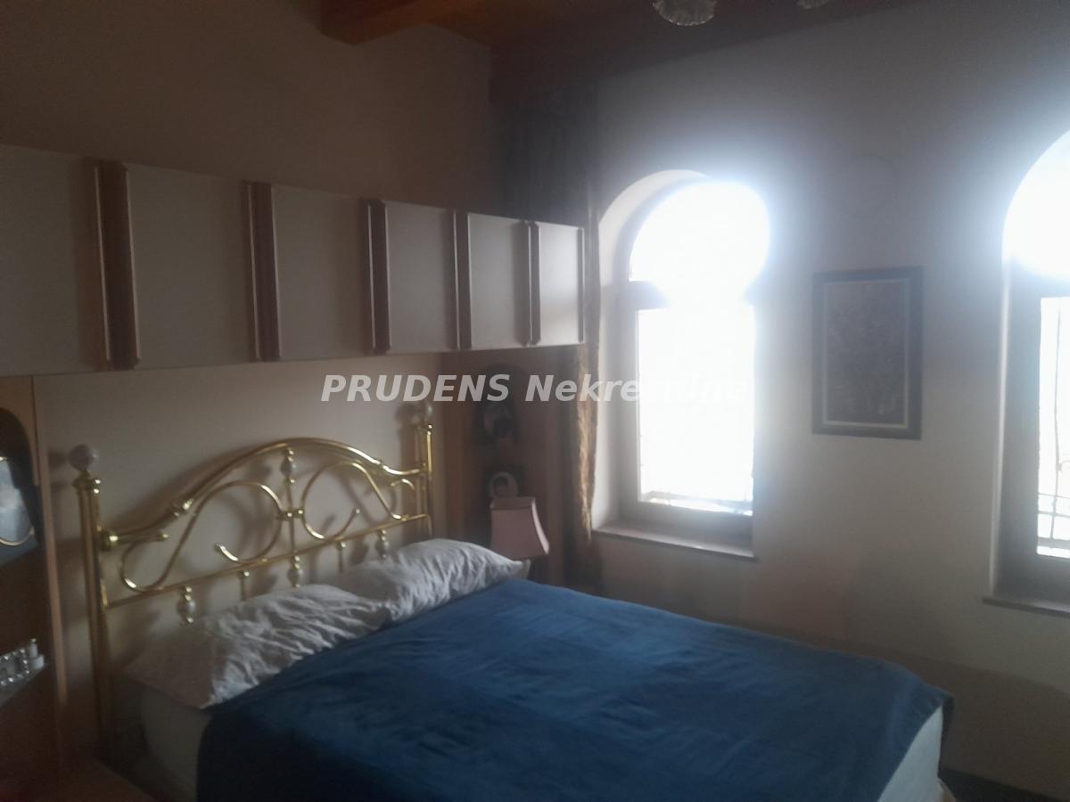 Kuća Prodaja Beograd  190 m2
