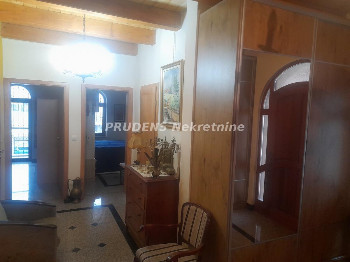 Kuća Prodaja Beograd  190 m2