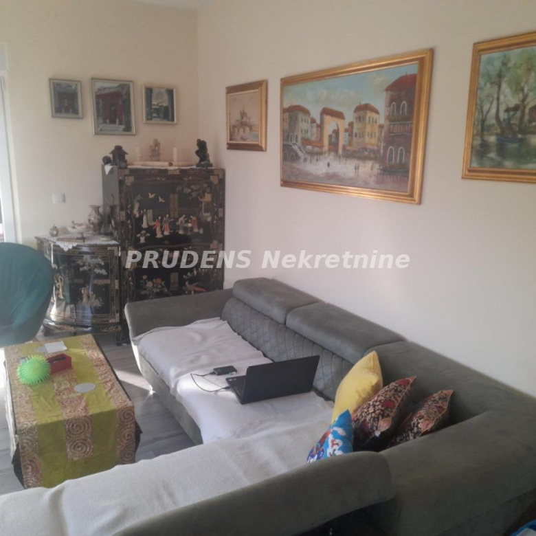 Kuća Prodaja Beograd  243 m2