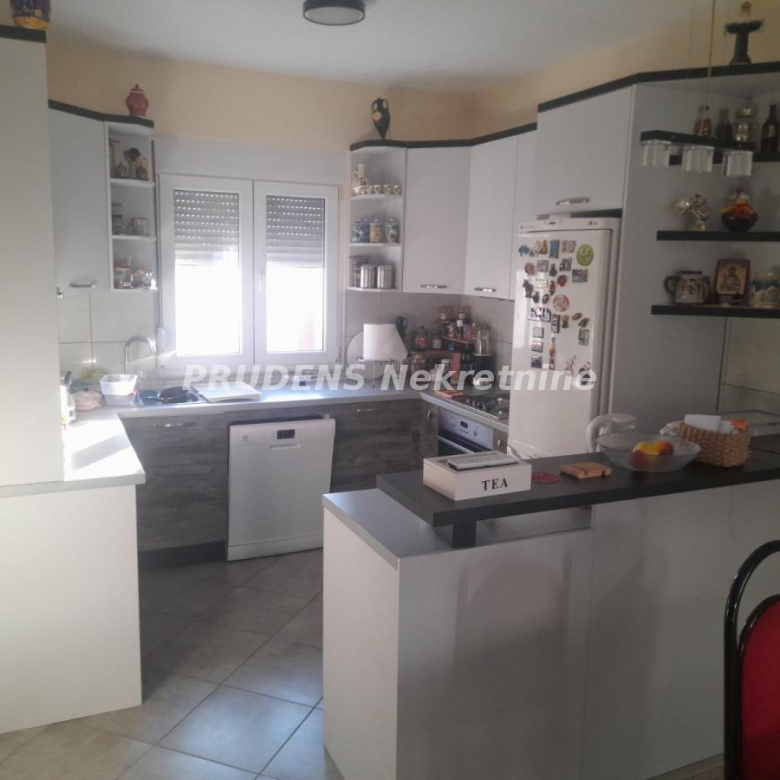 Kuća Prodaja Beograd  243 m2
