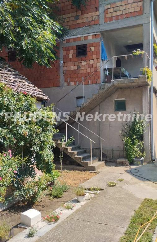 Kuća Prodaja Beograd Dobanovci 300 m2