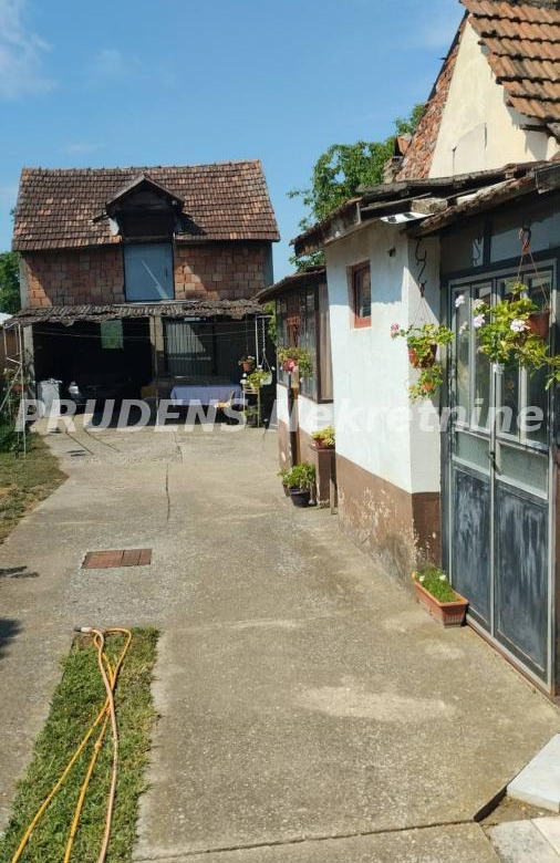 Kuća Prodaja Beograd Dobanovci 300 m2