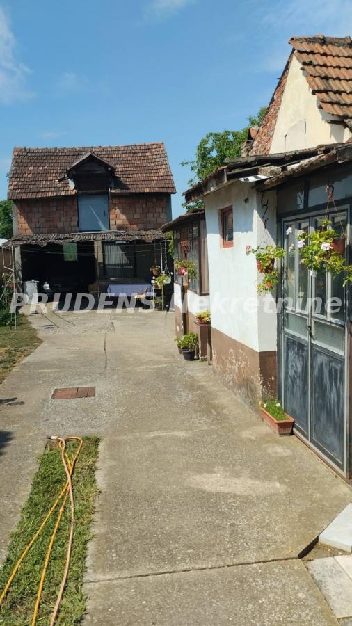 Kuća Prodaja Beograd Kuća Prodaja Beograd Dobanovci 300 m2