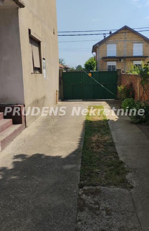 Kuća Prodaja Beograd Dobanovci 300 m2