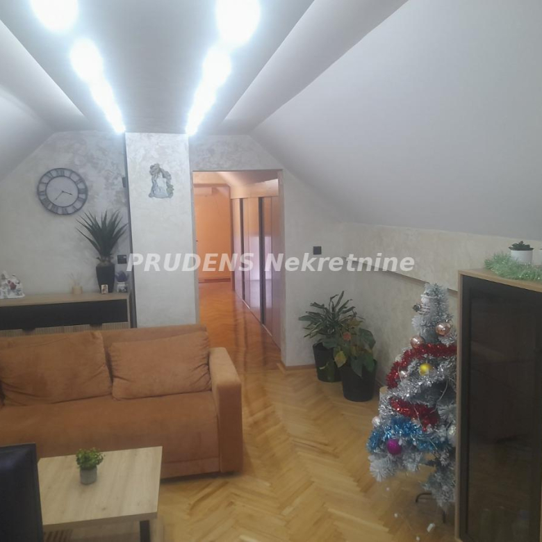 Kuća Prodaja Beograd  465 m2