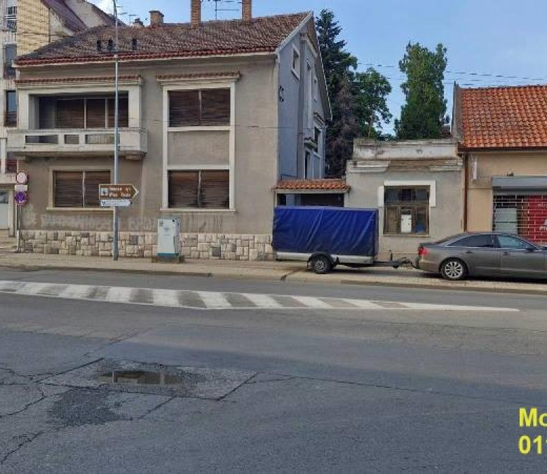 Kuća Prodaja Vršac Centar (Gradska Lokacija) 300 m2