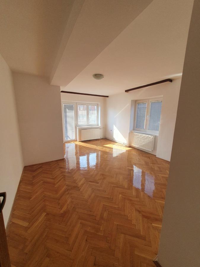 Lokal Izdavanje Novi Sad  362 m2