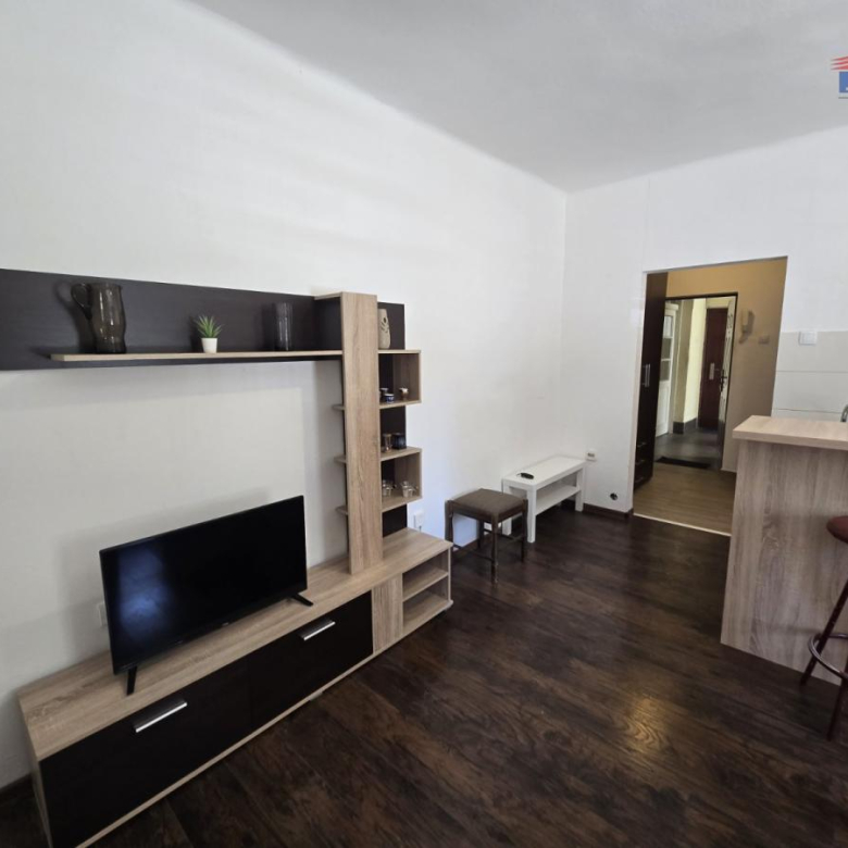Stan Izdavanje Novi Sad  23 m2