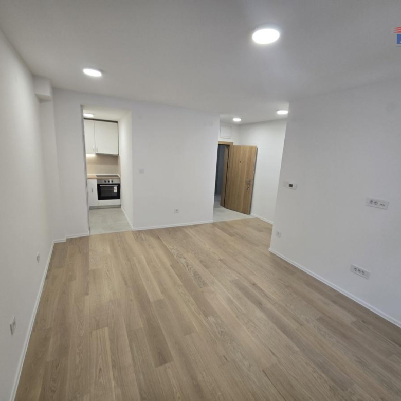 Stan Izdavanje Novi Sad  42 m2