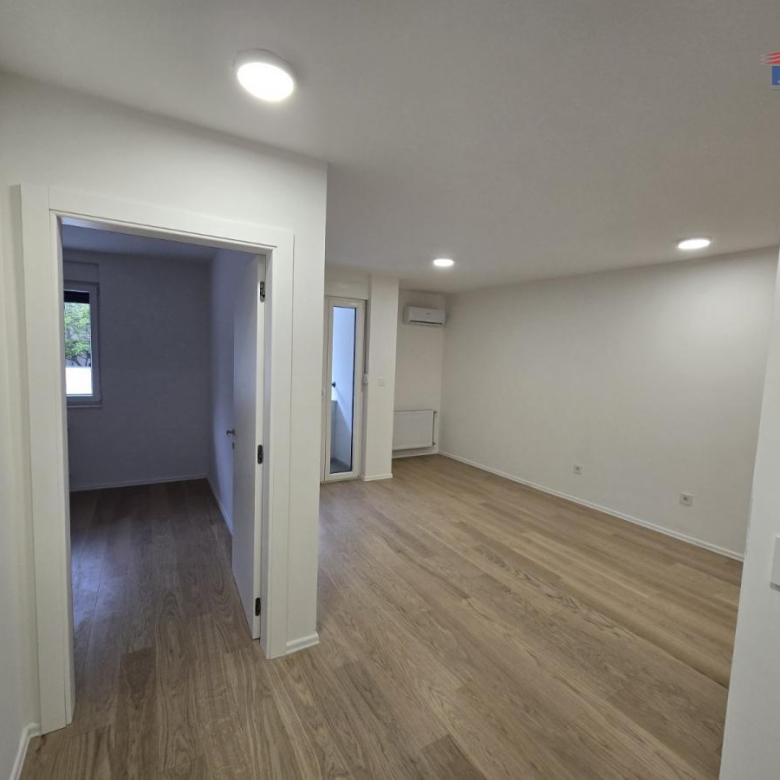 Stan Izdavanje Novi Sad  42 m2