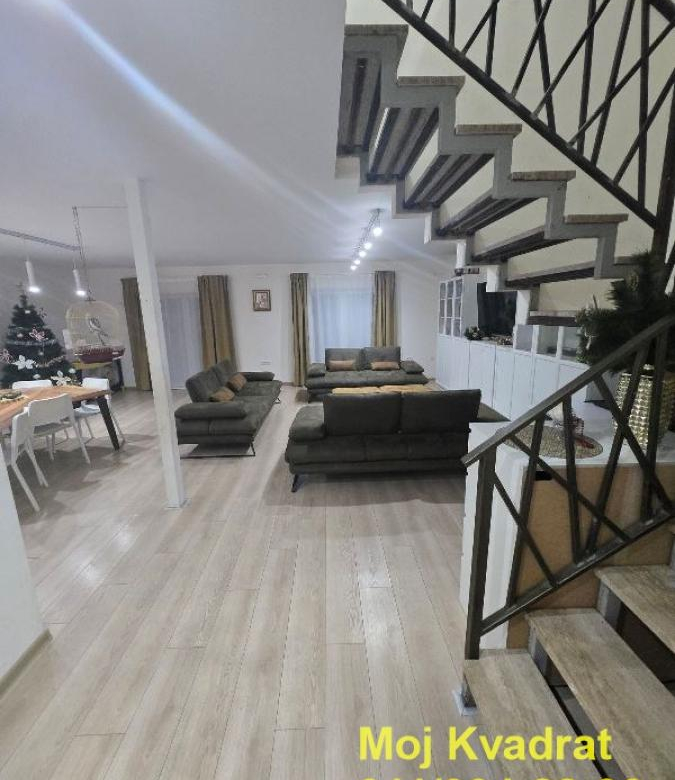 Kuća Prodaja Beograd  203 m2