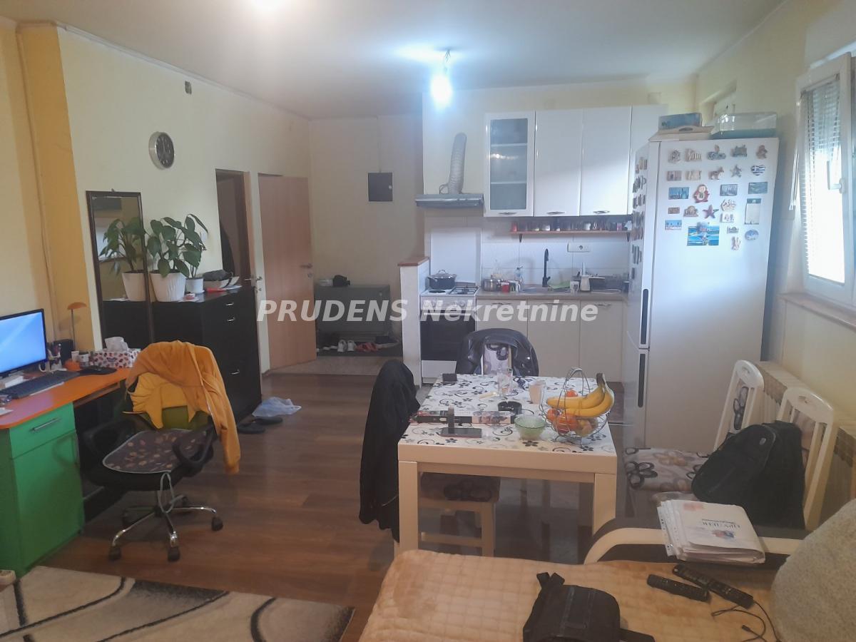 Kuća Prodaja Beograd  80 m2