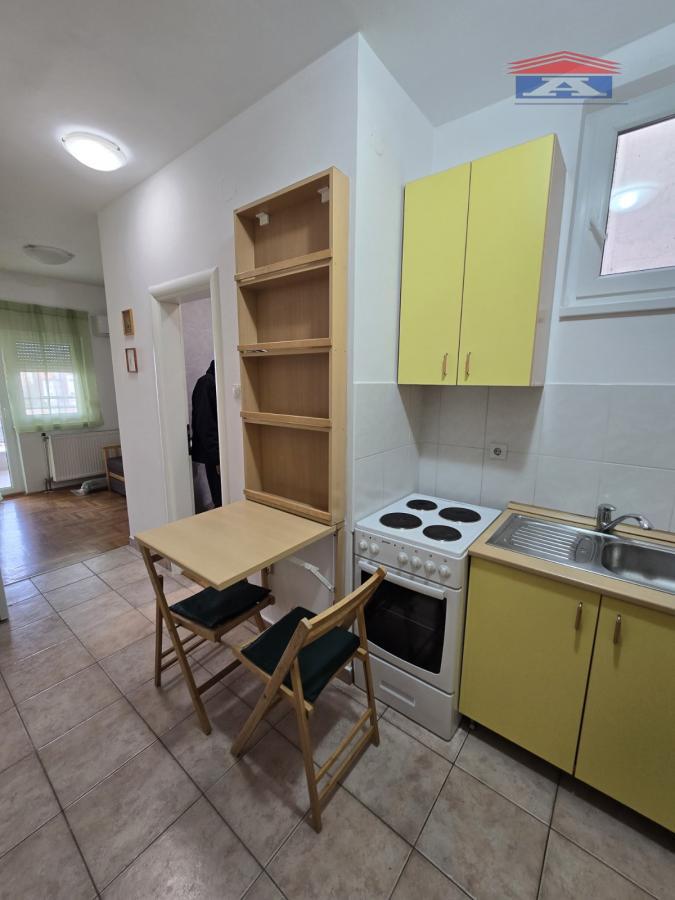 Stan Izdavanje Novi Sad  25 m2