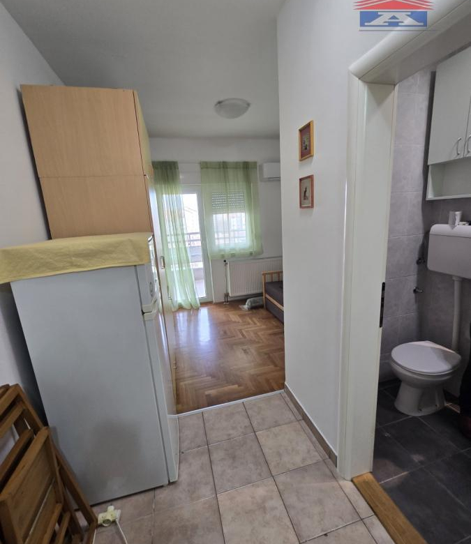 Stan Izdavanje Novi Sad  25 m2