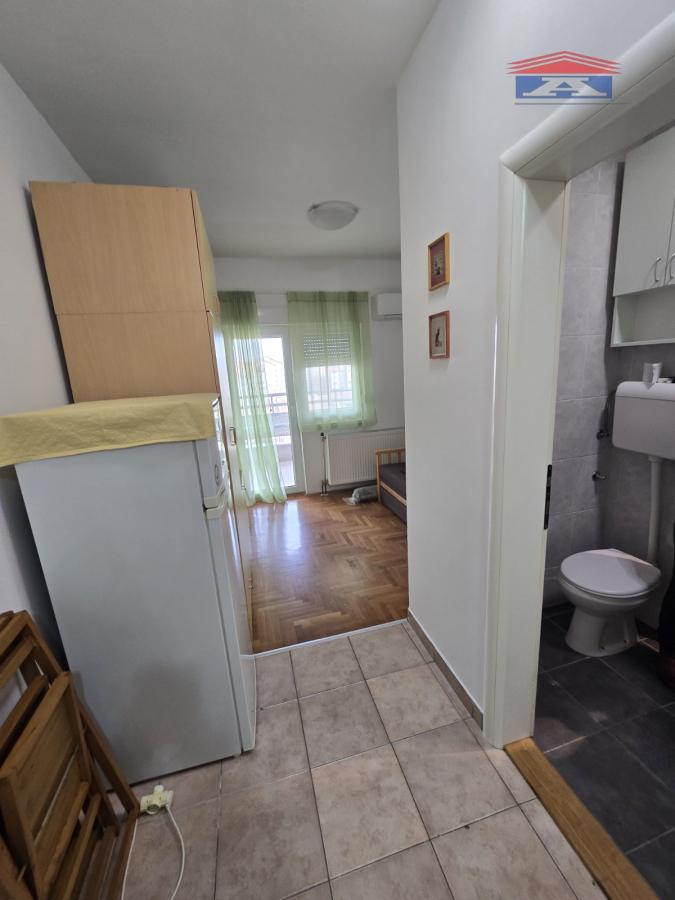 Stan Izdavanje Novi Sad  25 m2