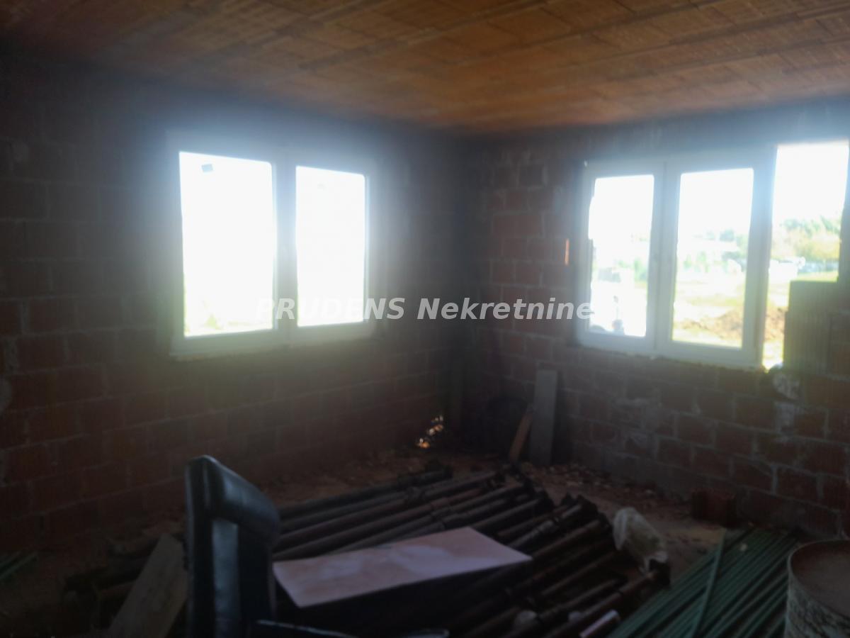 Kuća Prodaja Beograd  102 m2