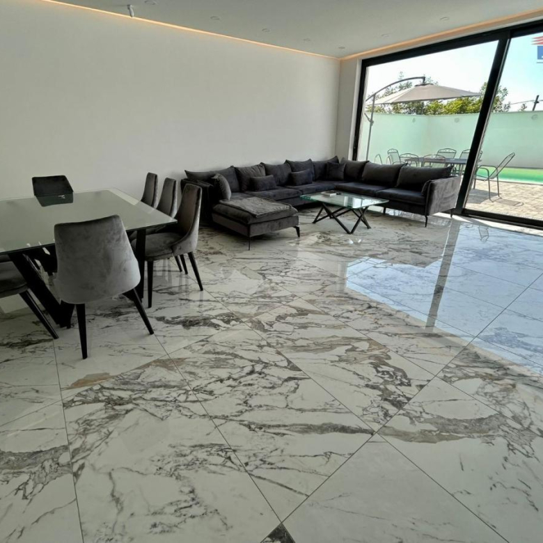 Kuća Izdavanje Novi Sad  180 m2