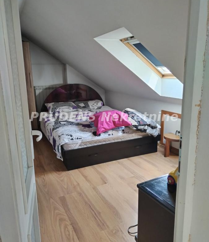 Kuća Izdavanje Novi Sad  180 m2