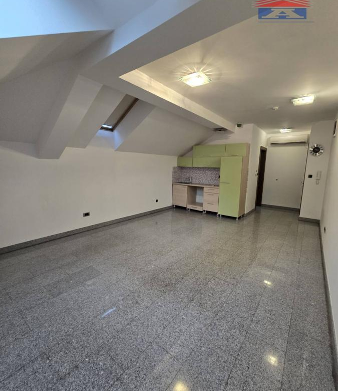Lokal Izdavanje Novi Sad  32 m2