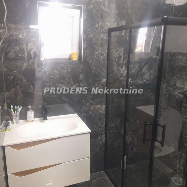 Kuća Prodaja Beograd  218 m2