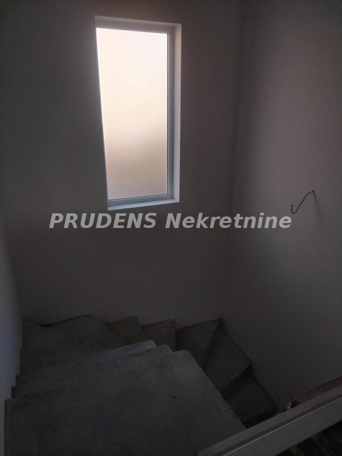 Kuća Prodaja Beograd  281 m2
