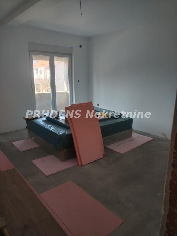 Kuća Prodaja Beograd  281 m2