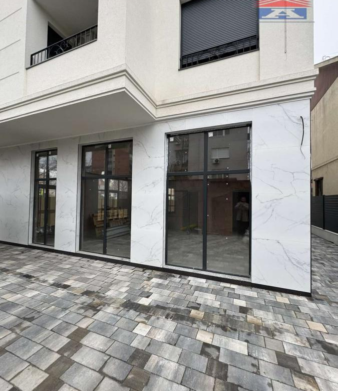 Lokal Izdavanje Novi Sad  220 m2