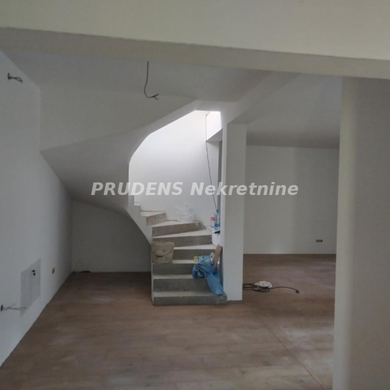 Kuća Prodaja Beograd  281 m2
