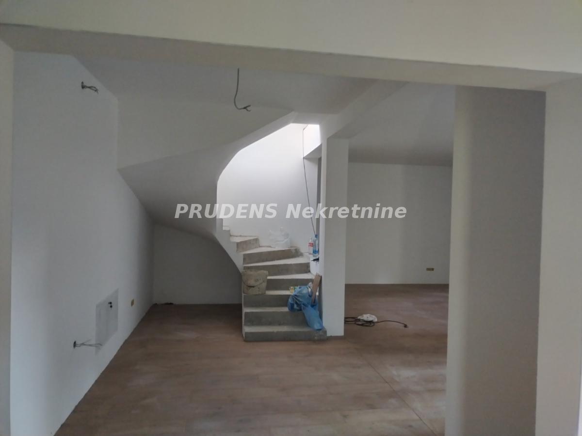 Kuća Prodaja Beograd  281 m2