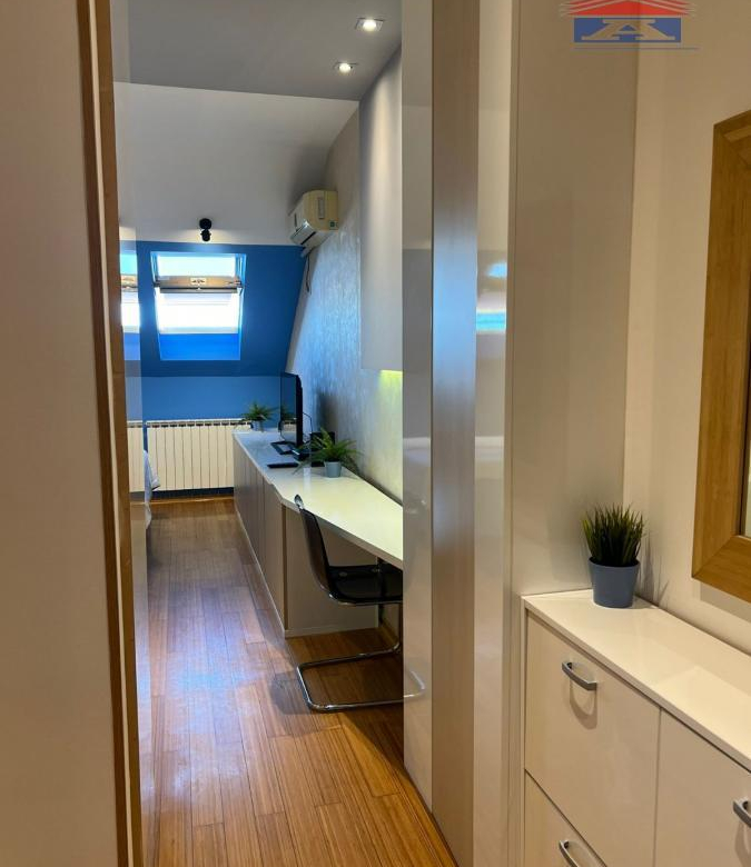 Stan Izdavanje Novi Sad  27 m2