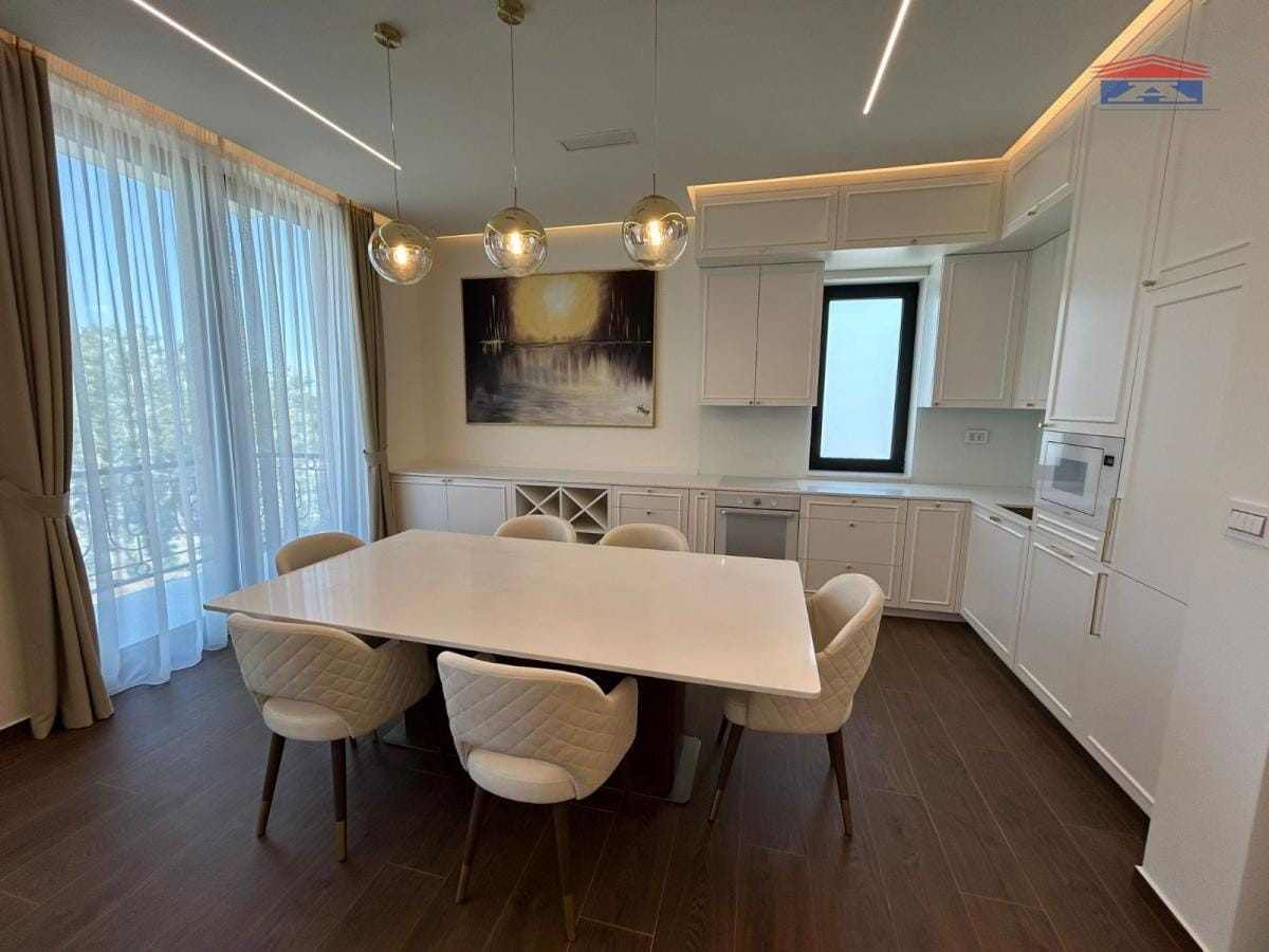 Stan Izdavanje Novi Sad  120 m2