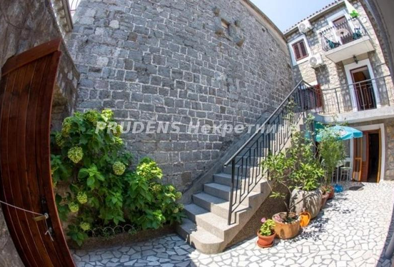 Kuća Prodaja Budva  210 m2